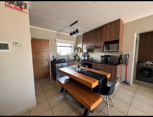 2 BEDROOM APARTMENT FOR SALE IN BARBEQUE DOWNS